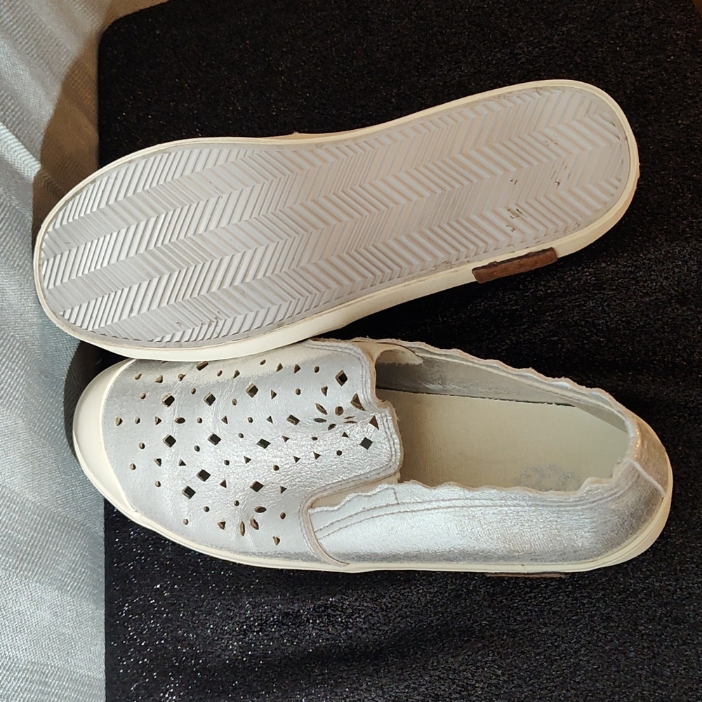 UGG Loafers - Picture 6 of 6